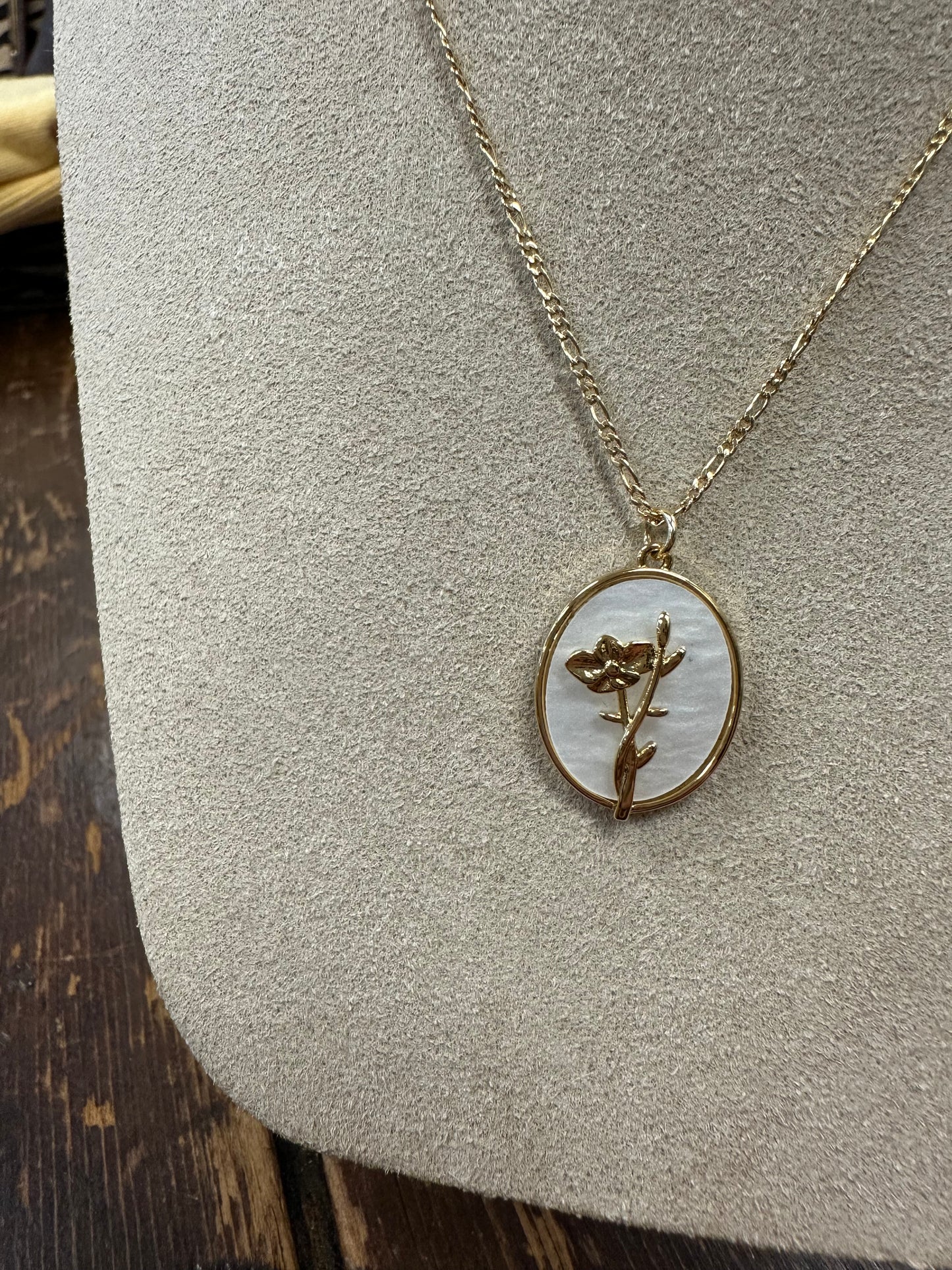 GALYNT 'Flower Shell' Necklace