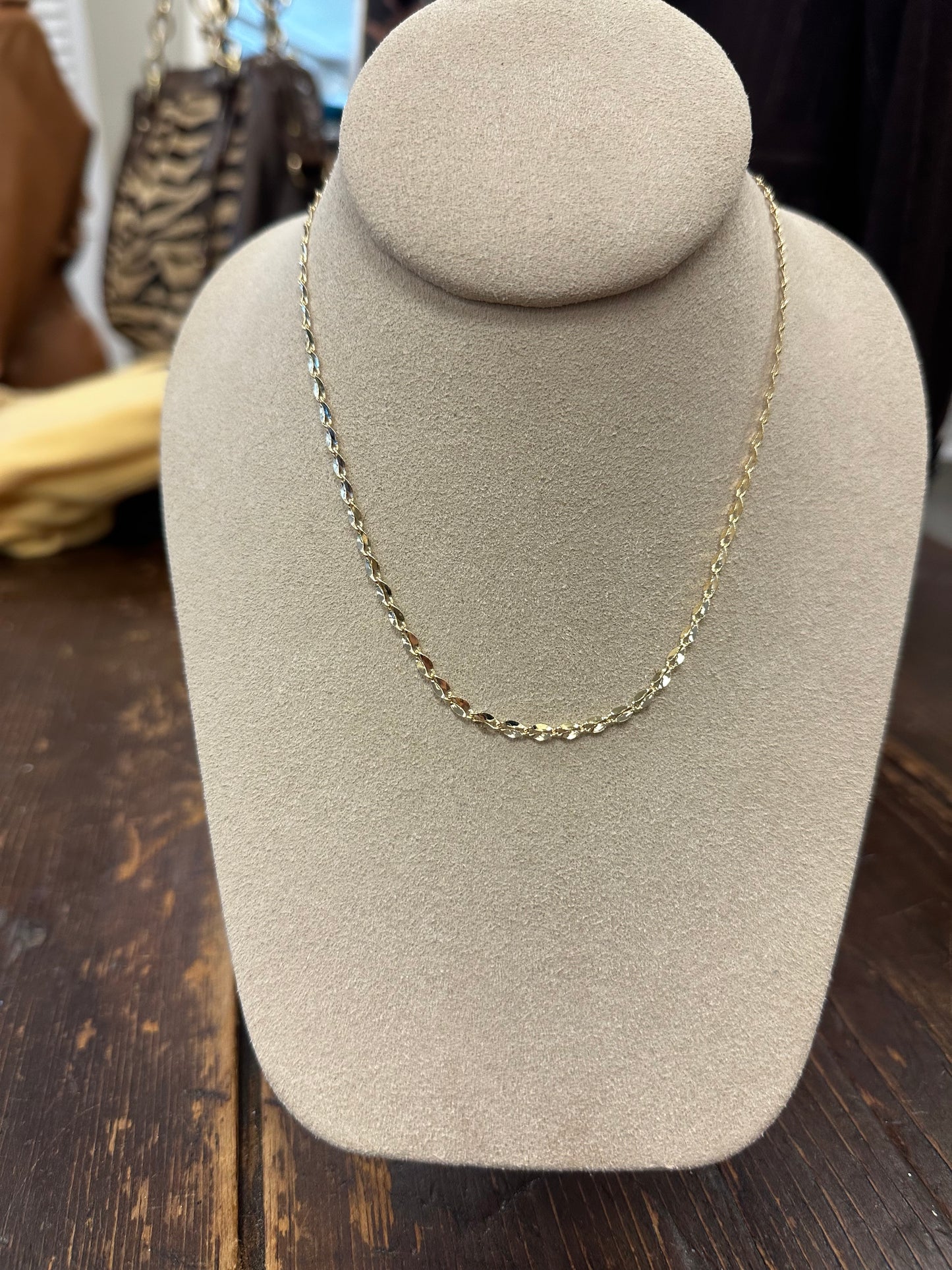 GALYNT 'Elodie' Textured Chain