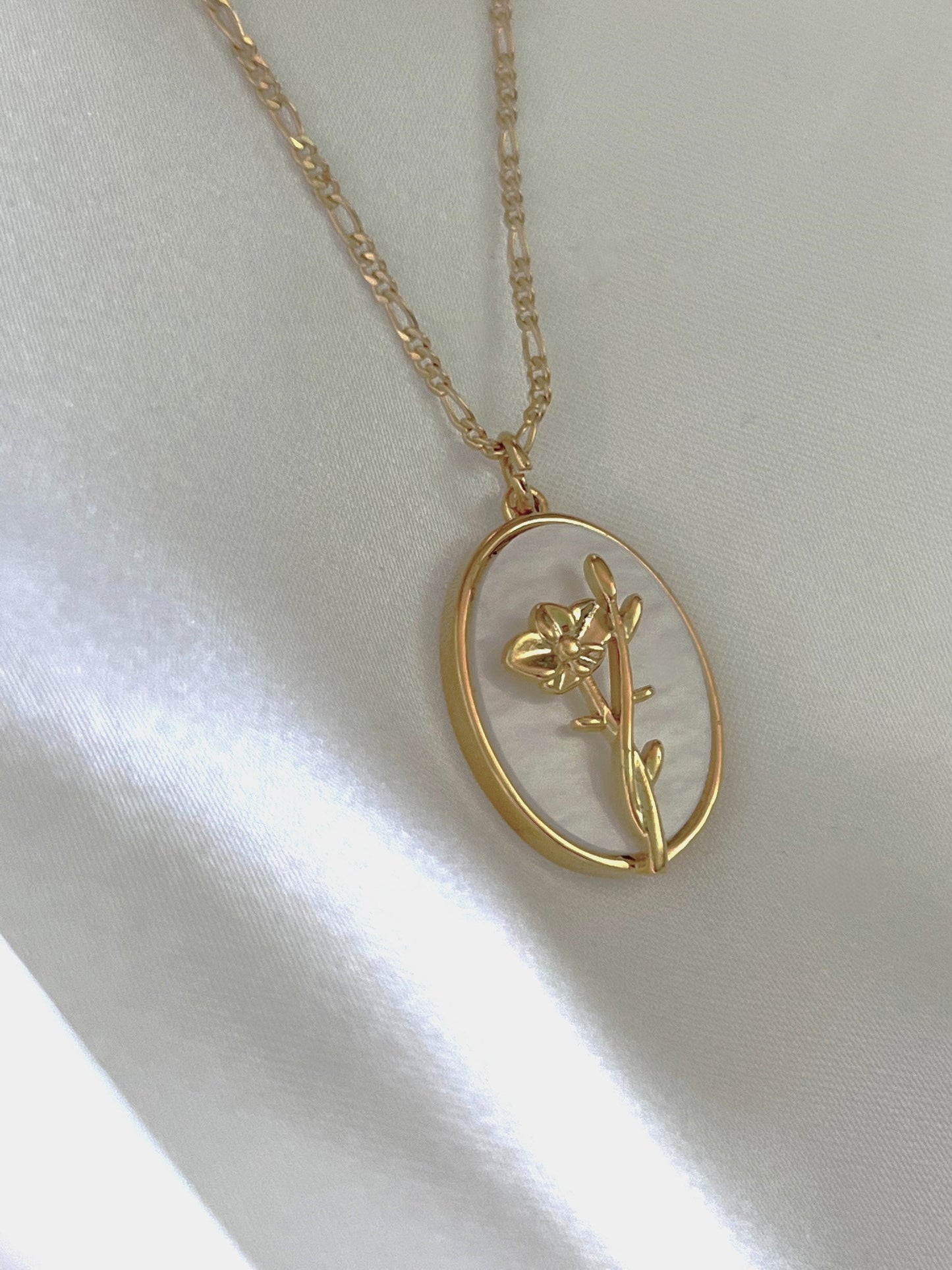 GALYNT 'Flower Shell' Necklace