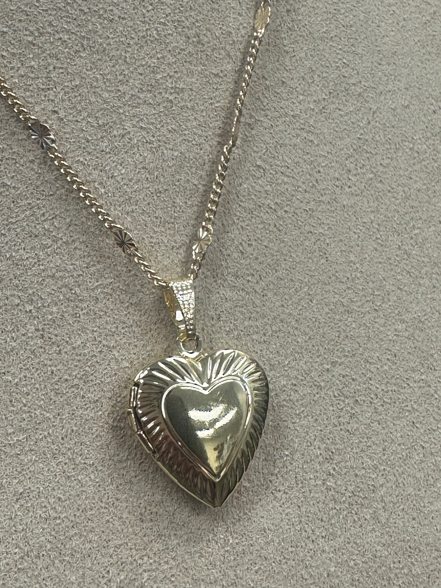 GALYNT Romeo Heart Locket