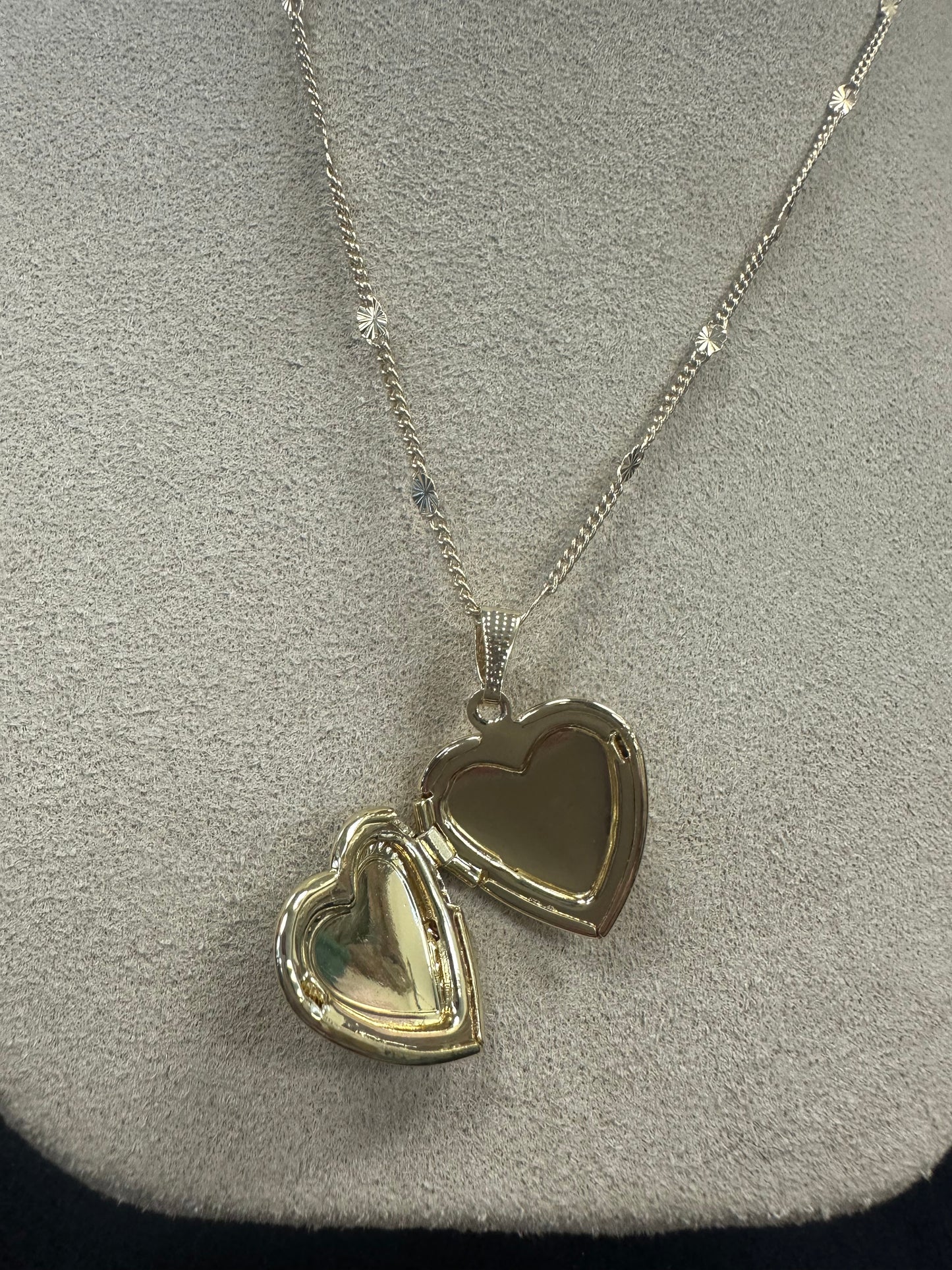 GALYNT Romeo Heart Locket