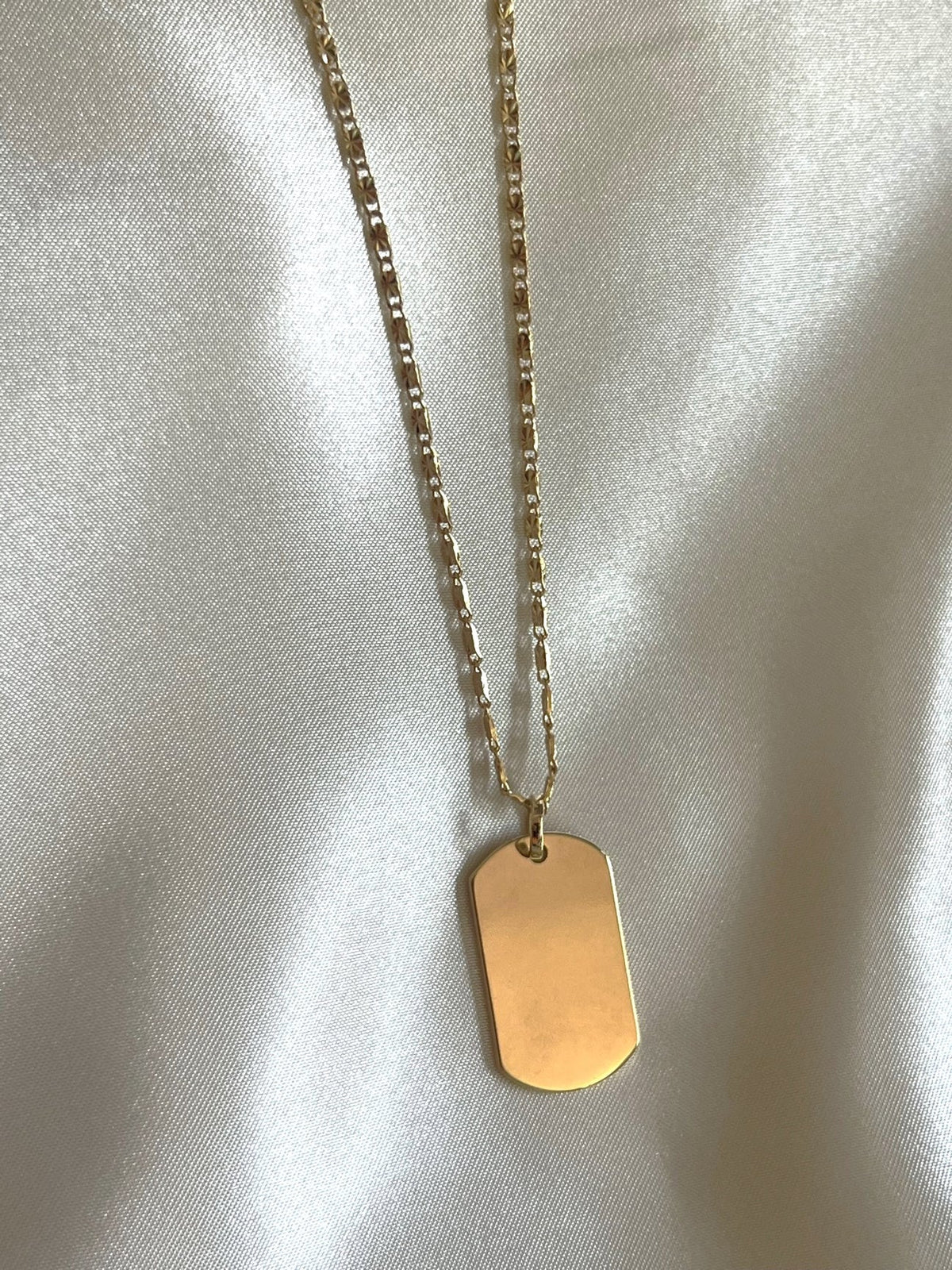 GALYNT Charlie Gloss Tag Necklace